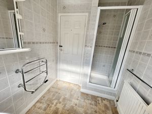 Shower room- click for photo gallery